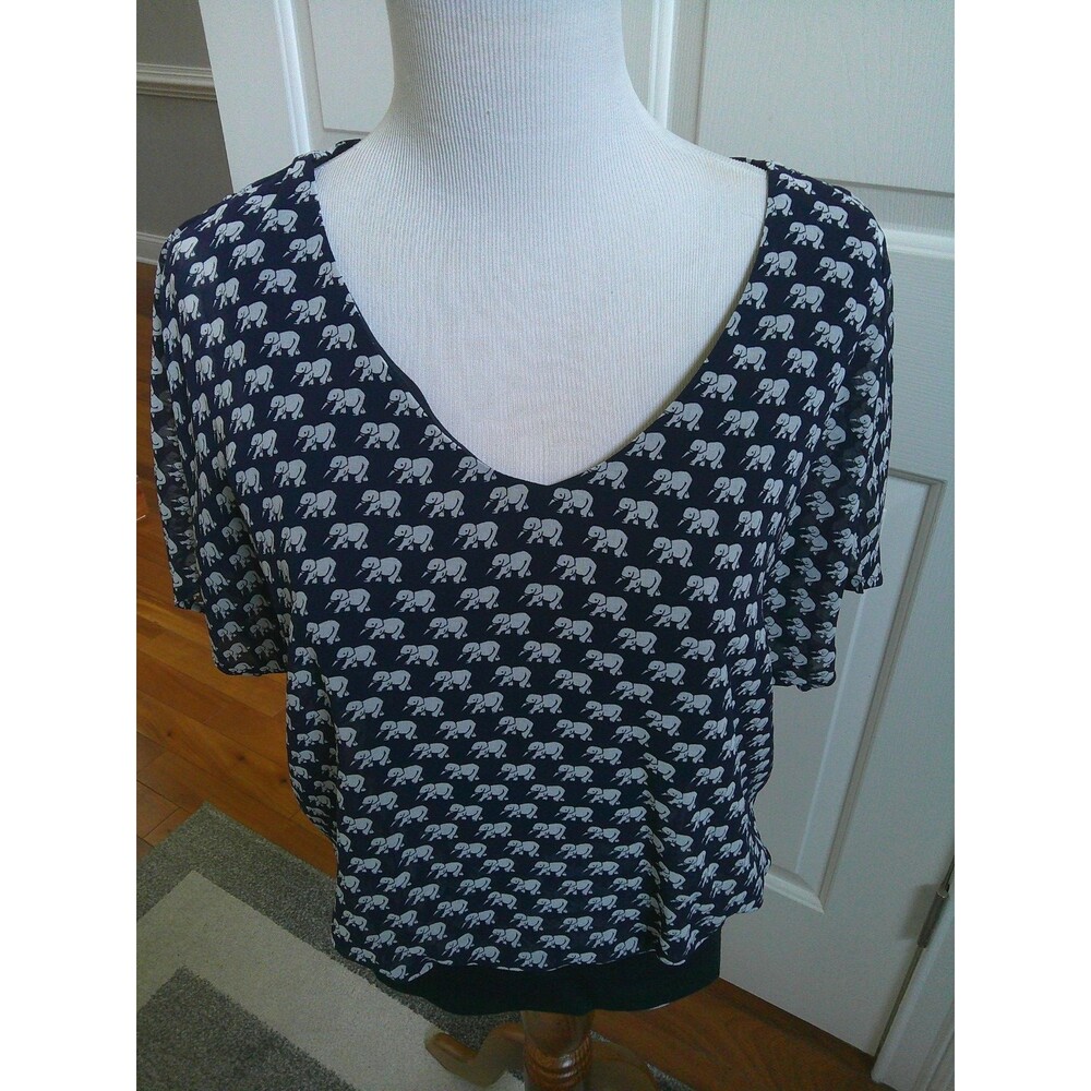 CABI   Parade  Lined Blouse Top Size Small   Blue Shirt Elephant   So Cute